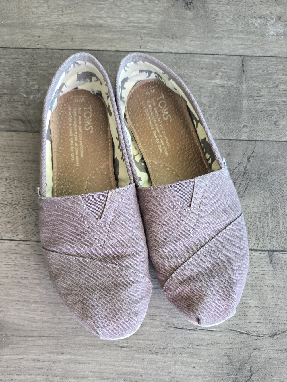 8/29 Tom’s canvas shoes 1
